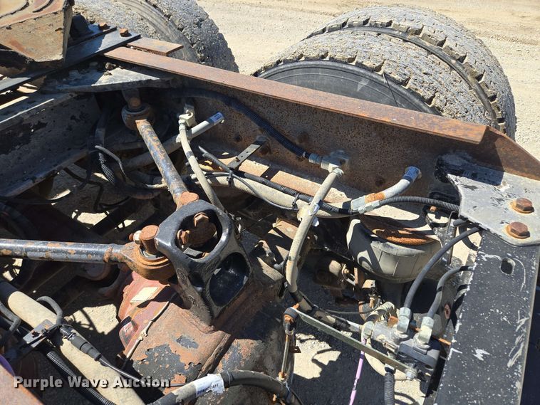 image for item EM7262 2012 Kenworth T800 semi truck