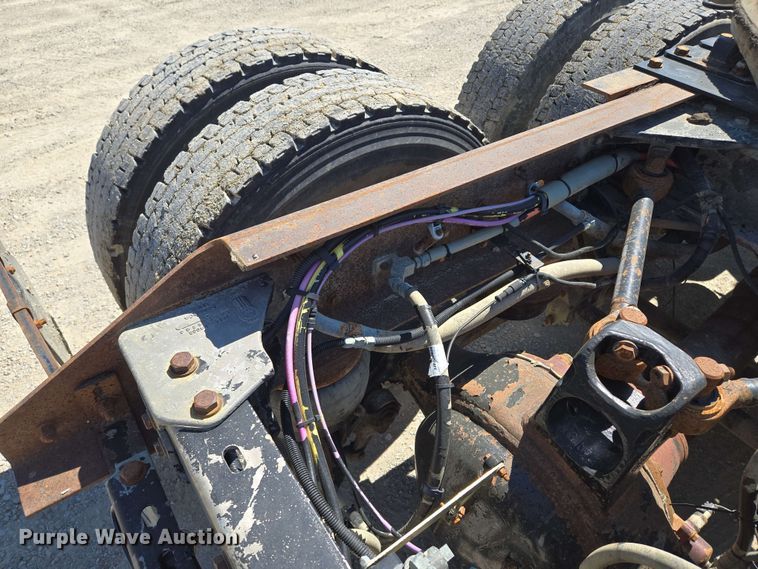 image for item EM7262 2012 Kenworth T800 semi truck