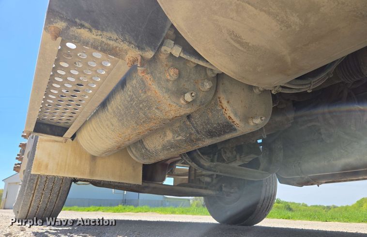 image for item EM7262 2012 Kenworth T800 semi truck