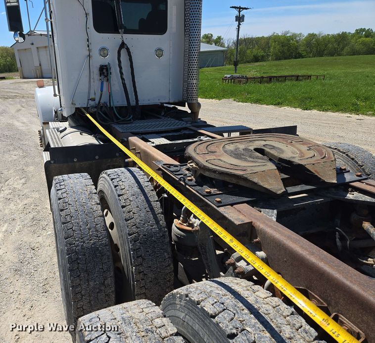 image for item EM7262 2012 Kenworth T800 semi truck