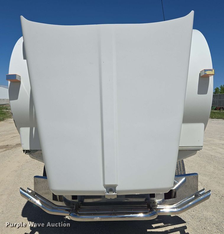 image for item EM7262 2012 Kenworth T800 semi truck