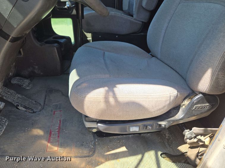 image for item EM7262 2012 Kenworth T800 semi truck