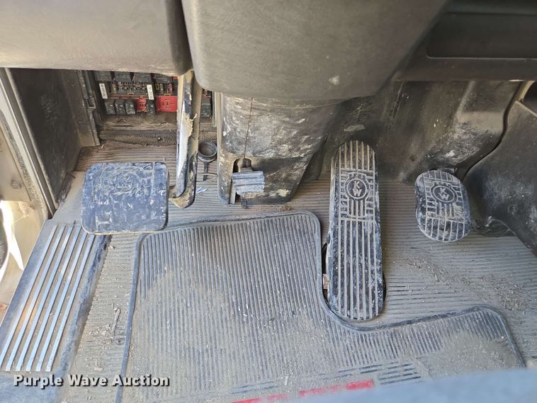 image for item EM7262 2012 Kenworth T800 semi truck