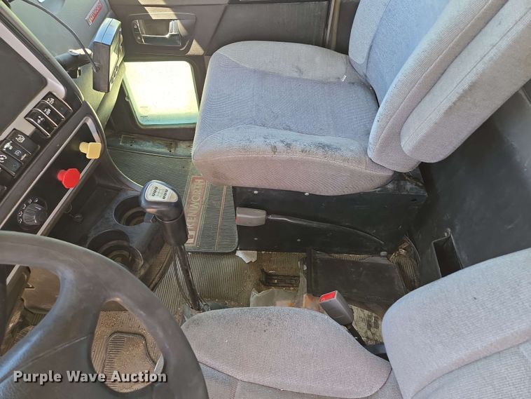 image for item EM7262 2012 Kenworth T800 semi truck