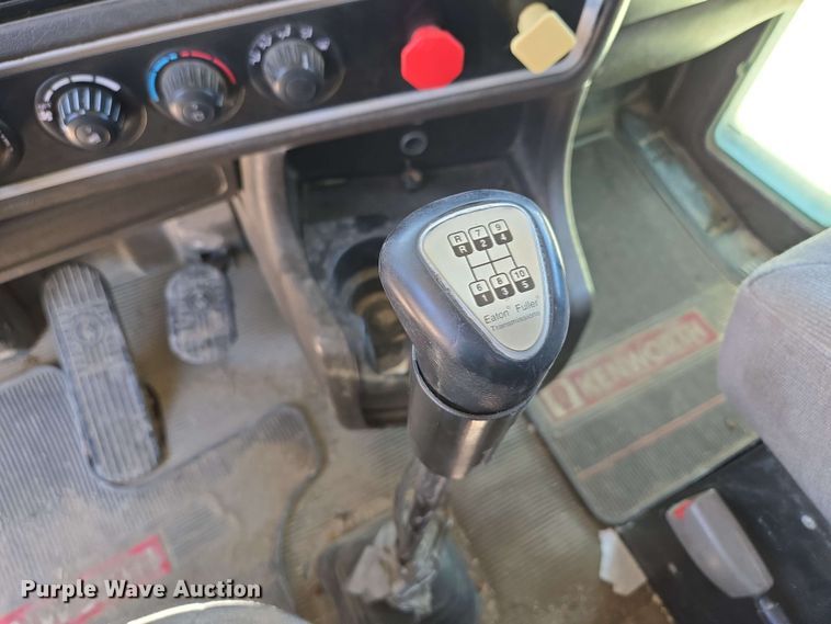 image for item EM7262 2012 Kenworth T800 semi truck