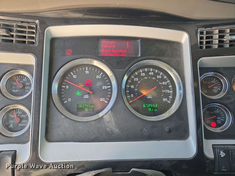 image for item EM7262 2012 Kenworth T800 semi truck