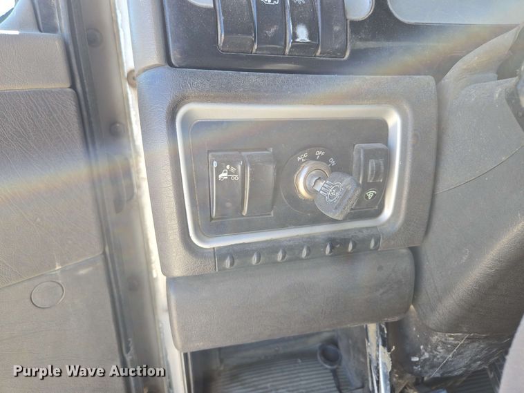 image for item EM7262 2012 Kenworth T800 semi truck