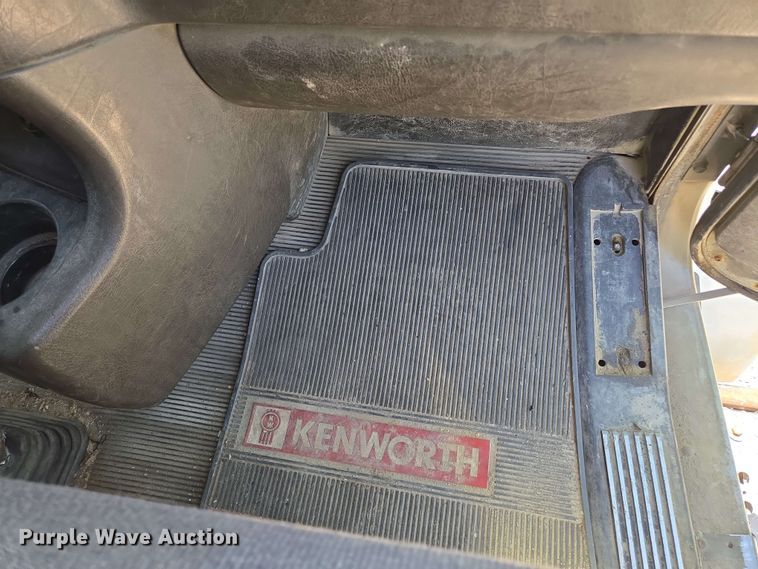 image for item EM7262 2012 Kenworth T800 semi truck