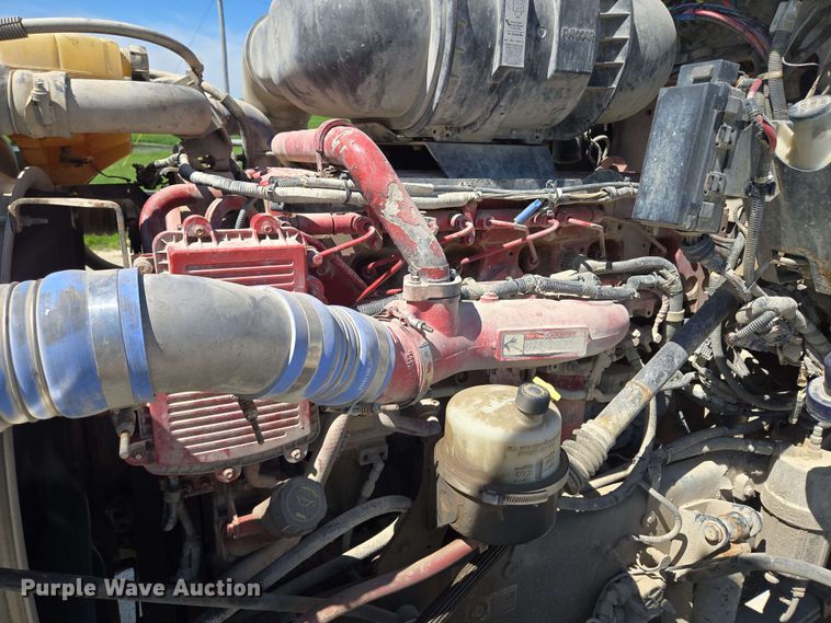 image for item EM7262 2012 Kenworth T800 semi truck