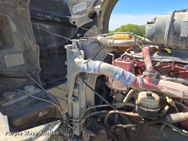 image for item EM7262 2012 Kenworth T800 semi truck