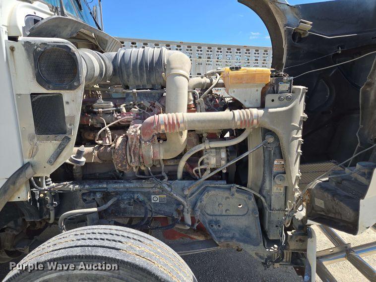 image for item EM7262 2012 Kenworth T800 semi truck