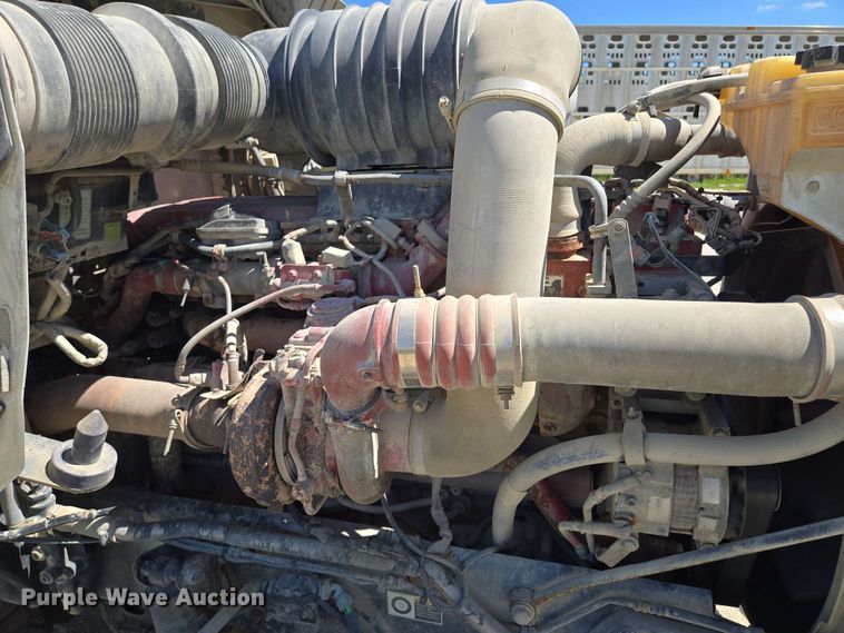 image for item EM7262 2012 Kenworth T800 semi truck