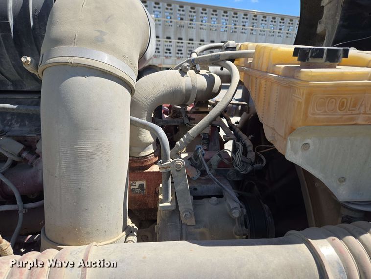 image for item EM7262 2012 Kenworth T800 semi truck