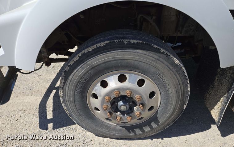 image for item EM7262 2012 Kenworth T800 semi truck