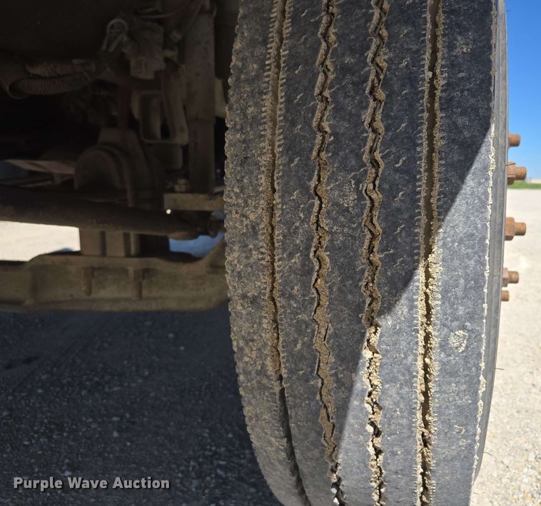 image for item EM7262 2012 Kenworth T800 semi truck