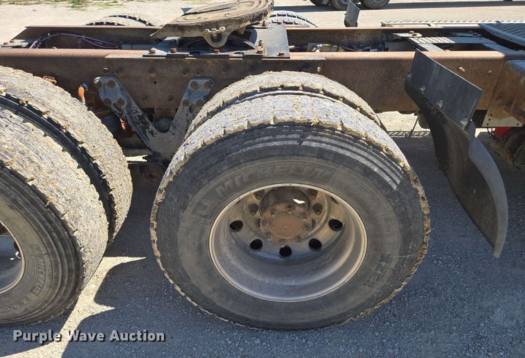 image for item EM7262 2012 Kenworth T800 semi truck