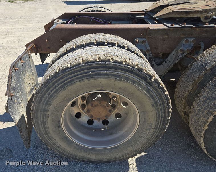 image for item EM7262 2012 Kenworth T800 semi truck