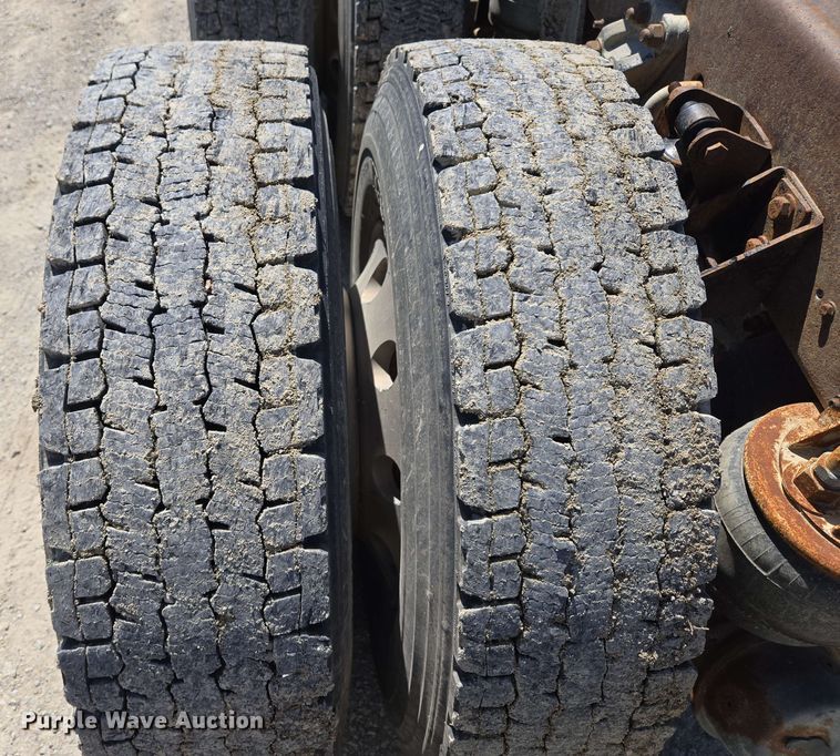 image for item EM7262 2012 Kenworth T800 semi truck