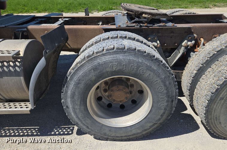 image for item EM7262 2012 Kenworth T800 semi truck