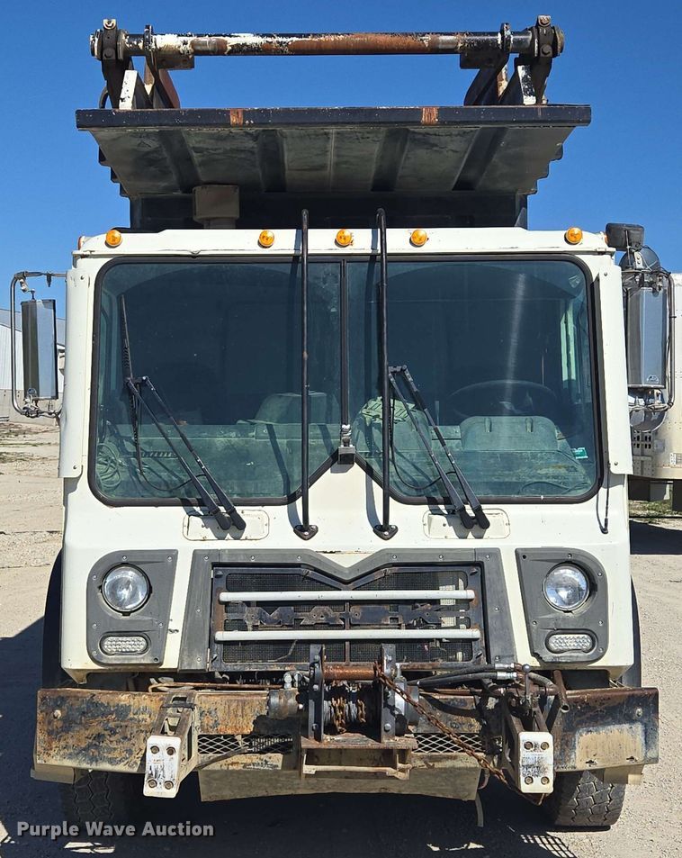 image for item EM7263 2014 Mack MRU613 refuse truck