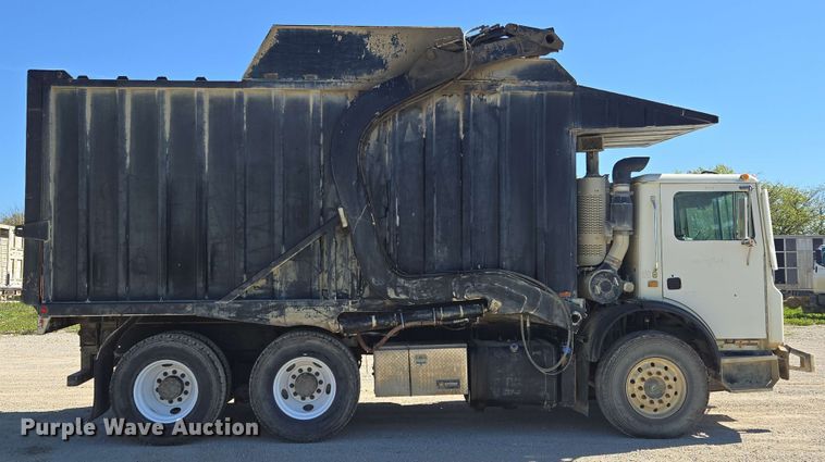 image for item EM7263 2014 Mack MRU613 refuse truck