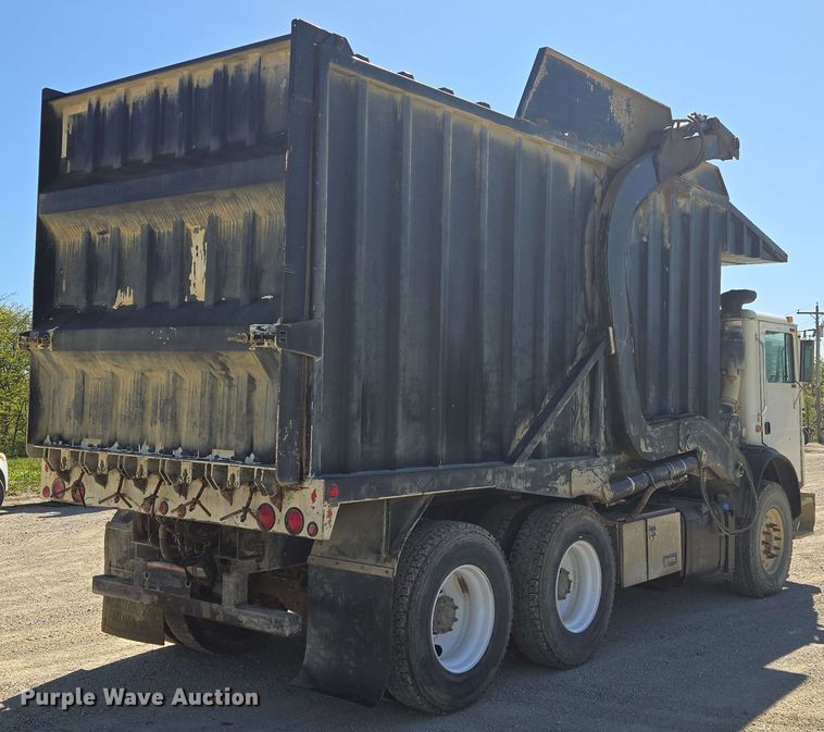 image for item EM7263 2014 Mack MRU613 refuse truck