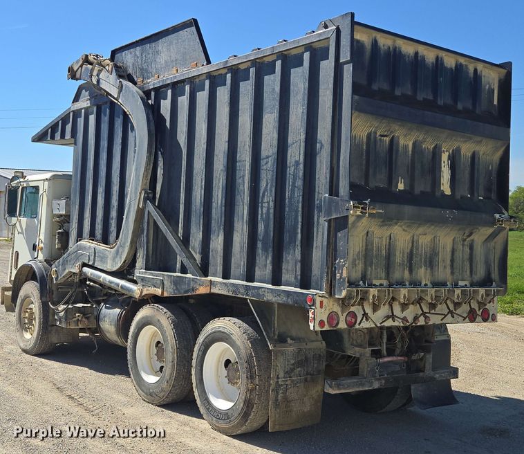 image for item EM7263 2014 Mack MRU613 refuse truck