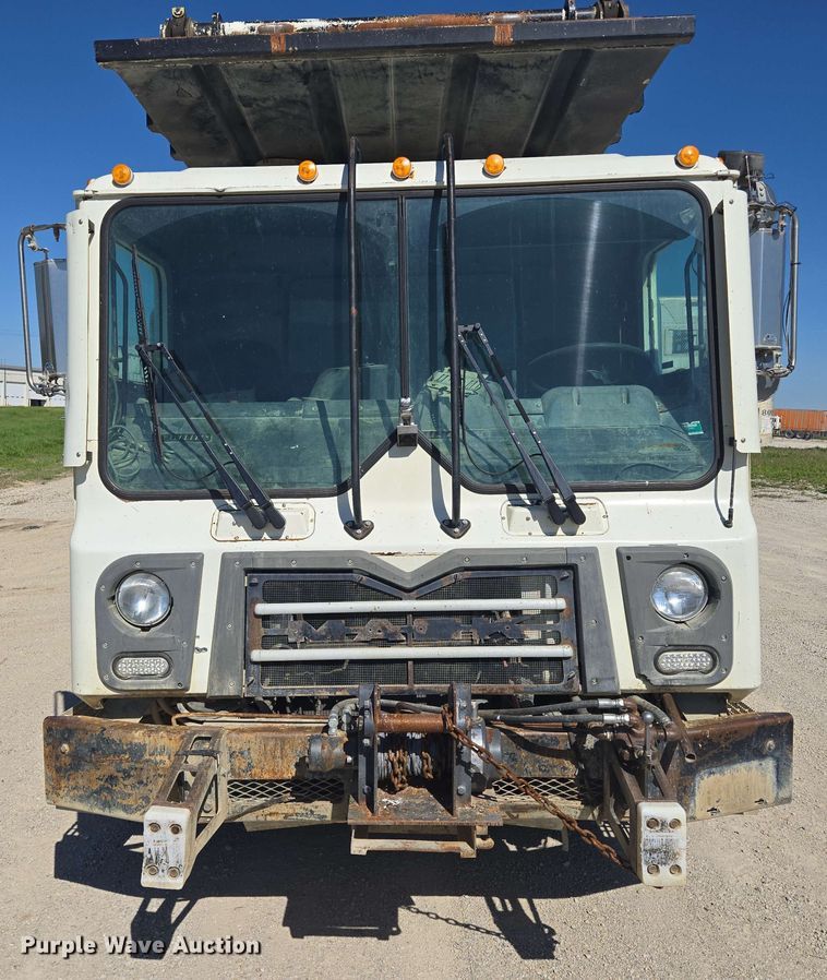 image for item EM7263 2014 Mack MRU613 refuse truck