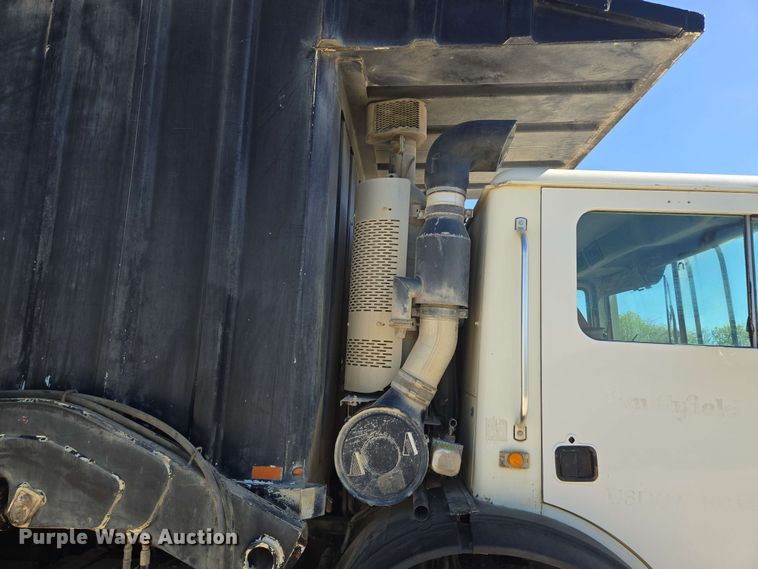 image for item EM7263 2014 Mack MRU613 refuse truck