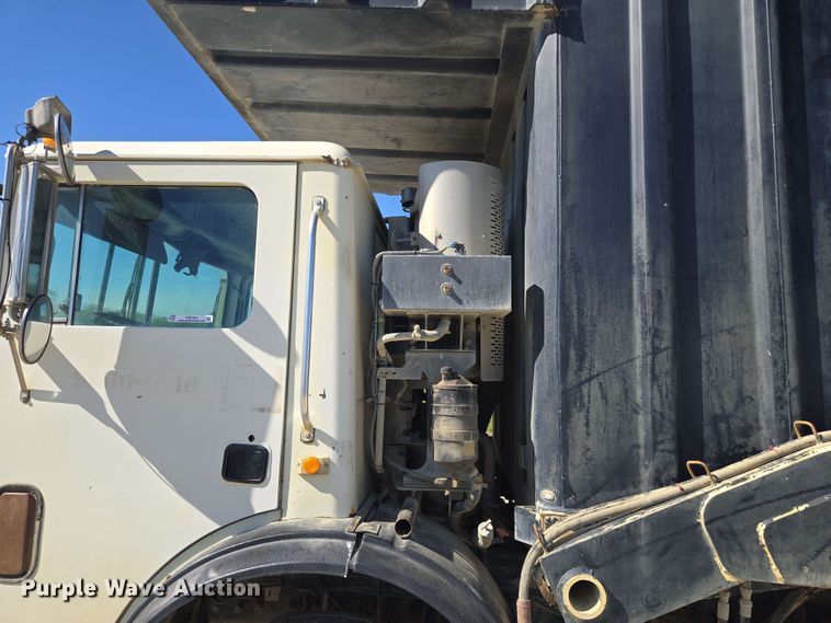 image for item EM7263 2014 Mack MRU613 refuse truck