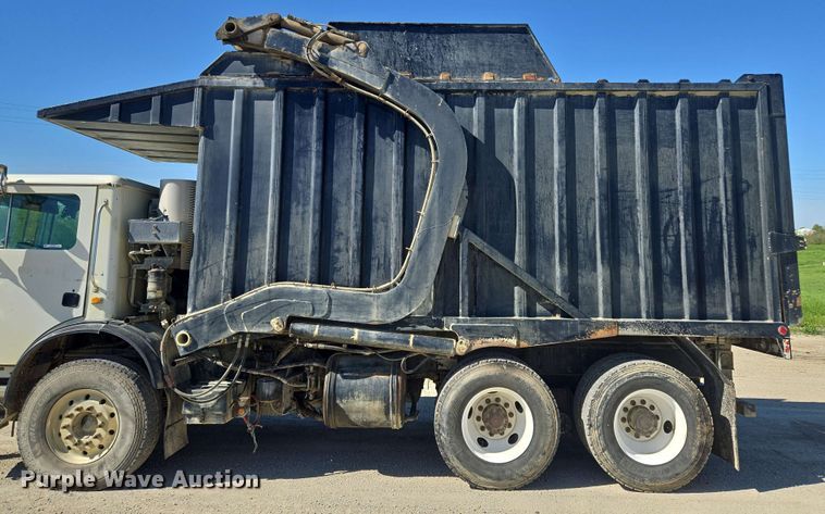 image for item EM7263 2014 Mack MRU613 refuse truck