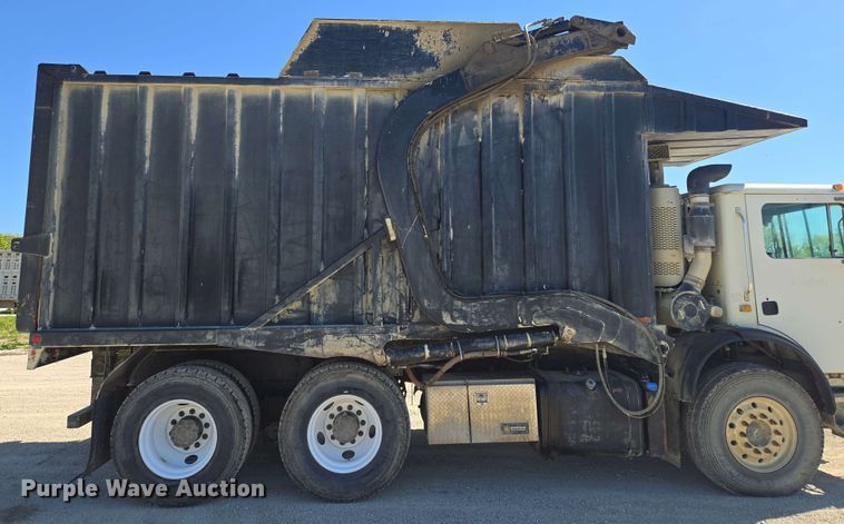 image for item EM7263 2014 Mack MRU613 refuse truck