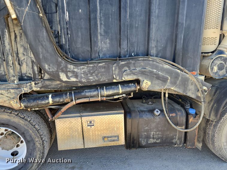 image for item EM7263 2014 Mack MRU613 refuse truck