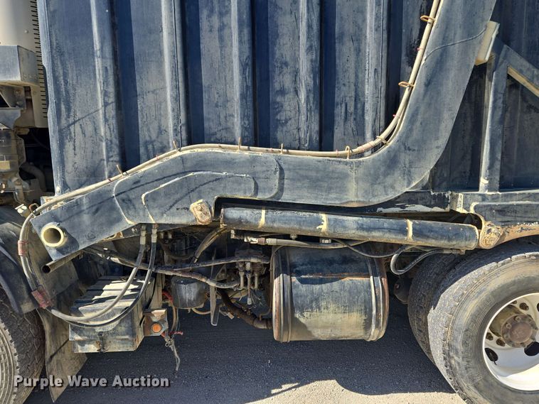 image for item EM7263 2014 Mack MRU613 refuse truck