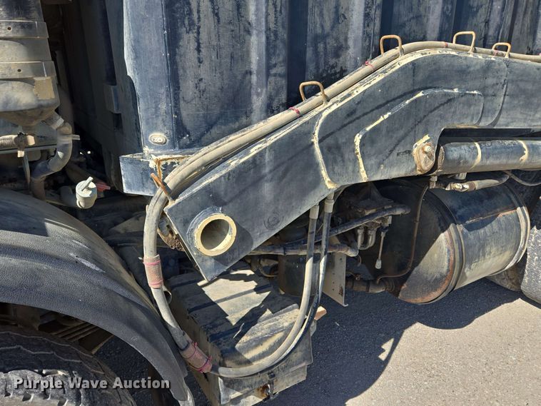 image for item EM7263 2014 Mack MRU613 refuse truck