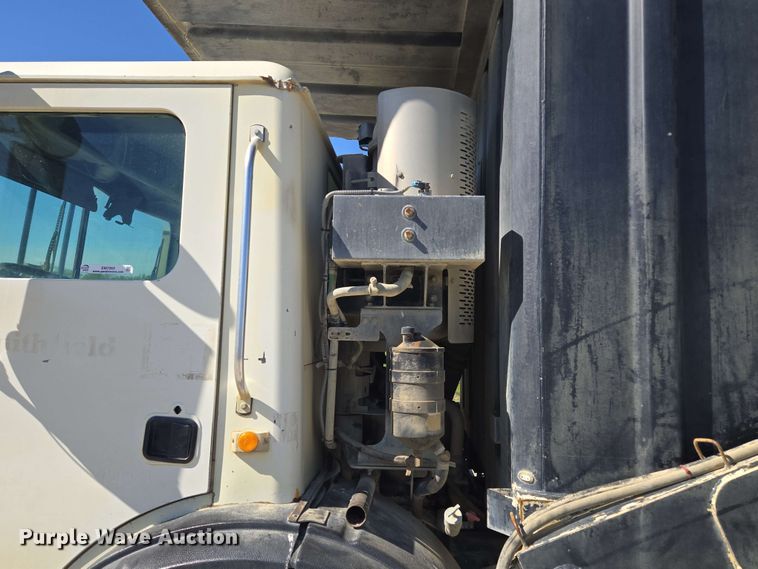 image for item EM7263 2014 Mack MRU613 refuse truck