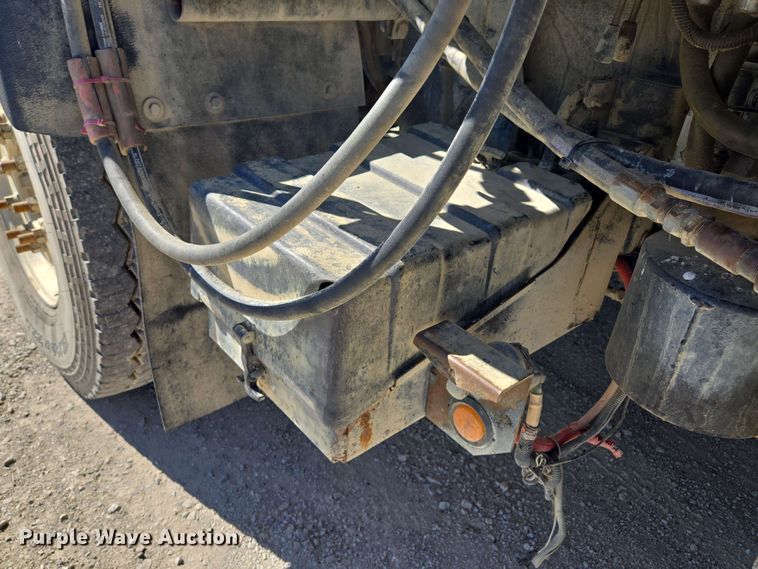 image for item EM7263 2014 Mack MRU613 refuse truck