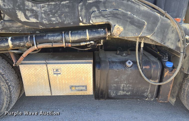 image for item EM7263 2014 Mack MRU613 refuse truck