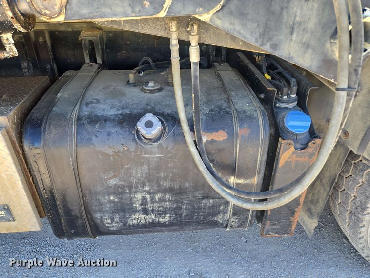 image for item EM7263 2014 Mack MRU613 refuse truck