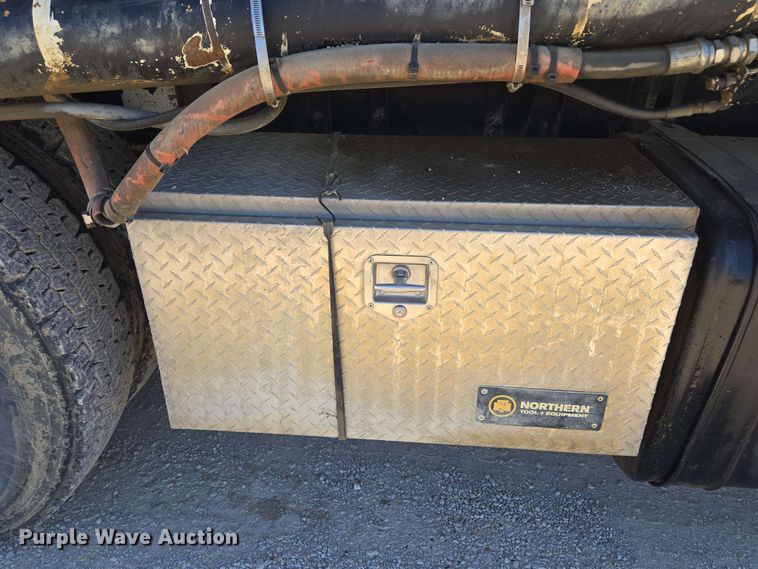 image for item EM7263 2014 Mack MRU613 refuse truck