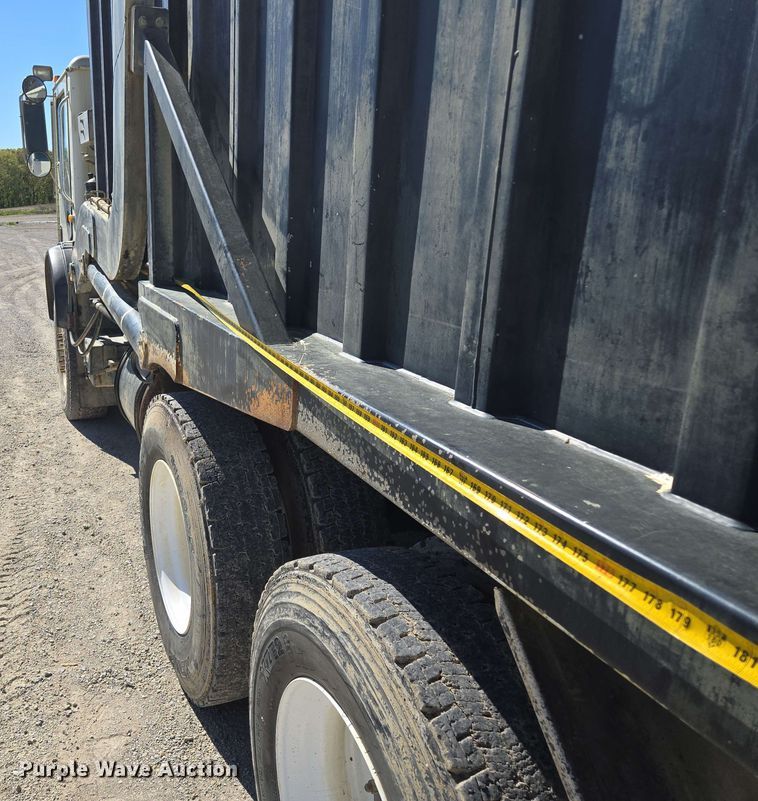 image for item EM7263 2014 Mack MRU613 refuse truck