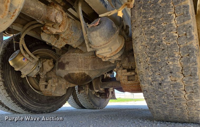 image for item EM7263 2014 Mack MRU613 refuse truck