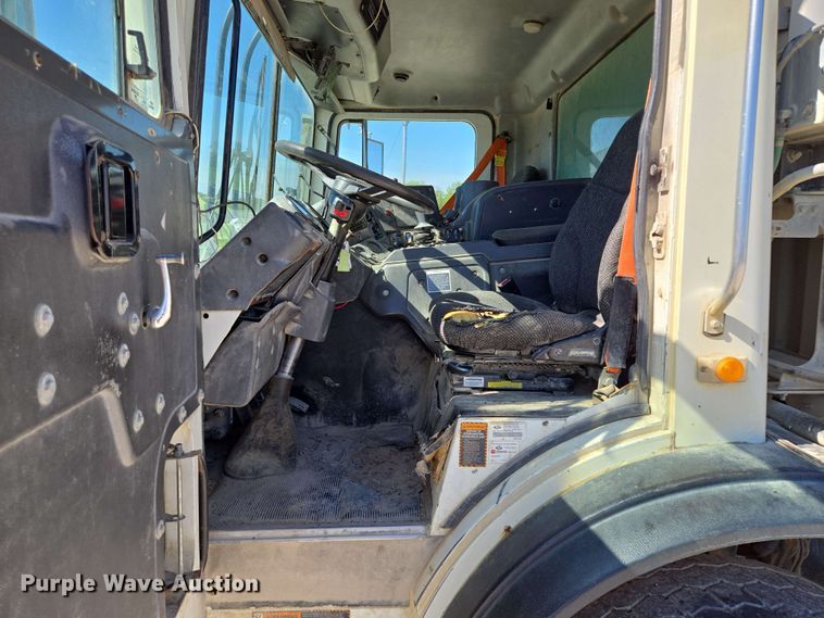 image for item EM7263 2014 Mack MRU613 refuse truck