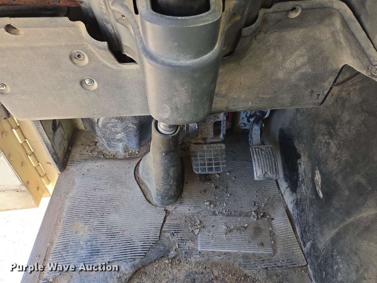 image for item EM7263 2014 Mack MRU613 refuse truck