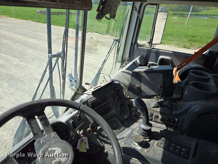 image for item EM7263 2014 Mack MRU613 refuse truck