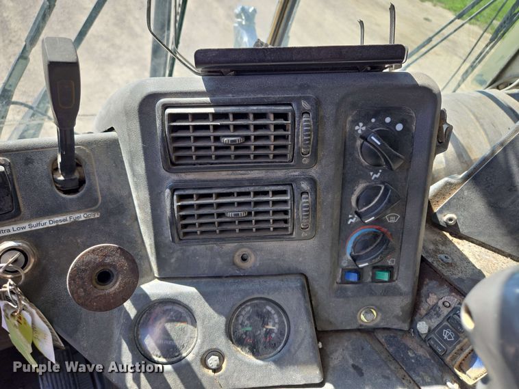 image for item EM7263 2014 Mack MRU613 refuse truck