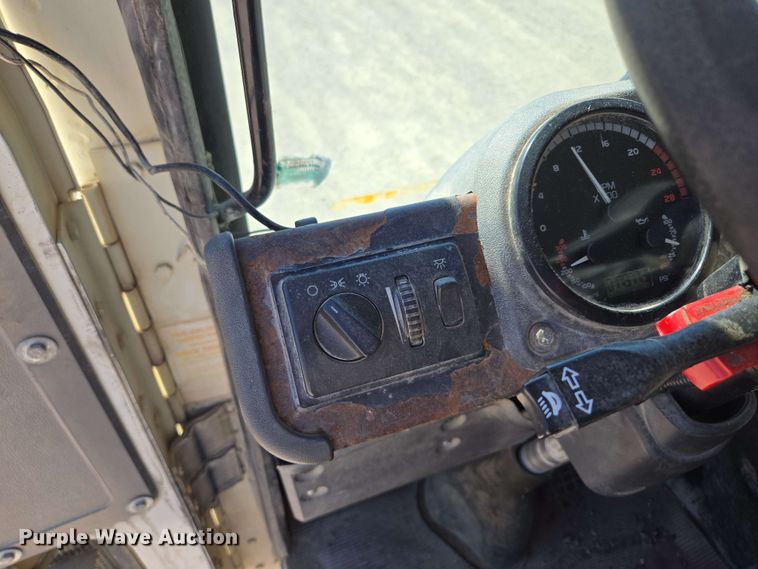 image for item EM7263 2014 Mack MRU613 refuse truck