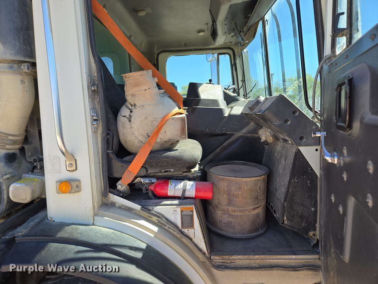 image for item EM7263 2014 Mack MRU613 refuse truck