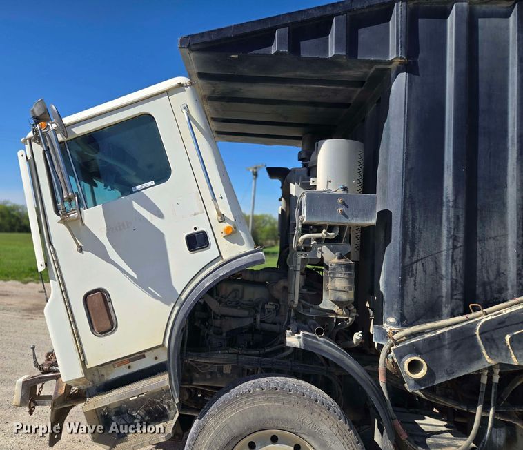 image for item EM7263 2014 Mack MRU613 refuse truck