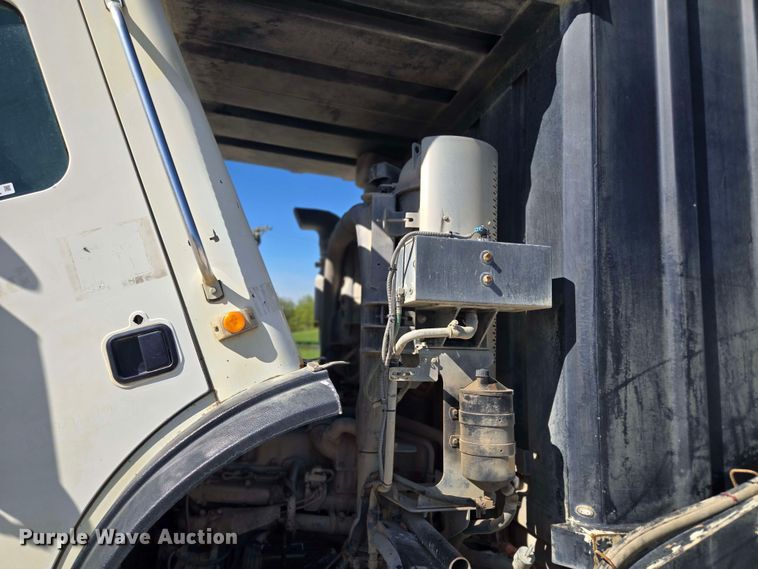 image for item EM7263 2014 Mack MRU613 refuse truck